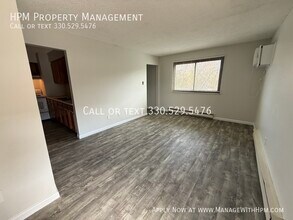 1017 Howe Ave in Cuyahoga Falls, OH - Building Photo - Building Photo