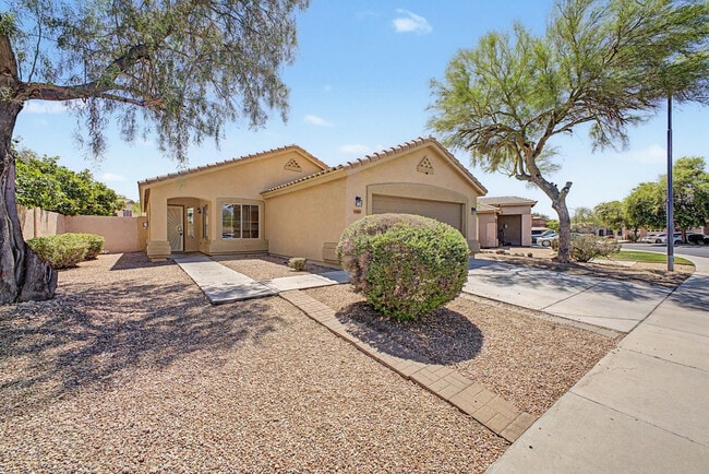 7043 W Phelps Rd in Peoria, AZ - Building Photo - Building Photo