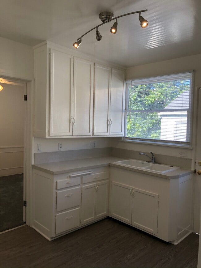 609 Kelton Ave, Unit 609