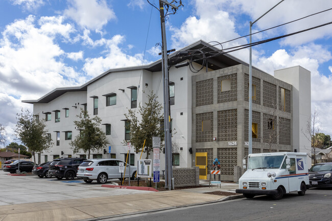 The Arthur @ Blackstone in Fresno, CA - Foto de edificio - Building Photo