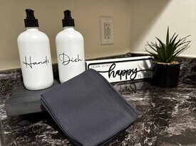 112 Robbins Ave, Unit 112B in Jamestown, NC - Building Photo