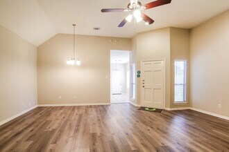 6615 Bluebottle Ln in Katy, TX - Foto de edificio - Building Photo