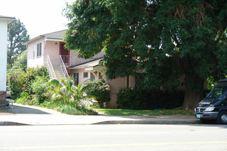 334 W Alameda Ave in Burbank, CA - Foto de edificio - Building Photo