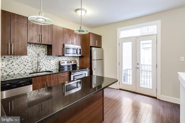 2012 W Girard Ave in Philadelphia, PA - Building Photo - Building Photo