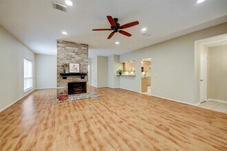 60 W Indian Sage Cir in Spring, TX - Foto de edificio - Building Photo