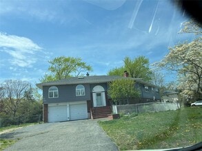 82 Yale Ave in Oakdale, NY - Building Photo - Building Photo