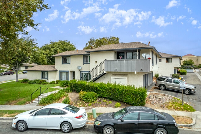 4222 Tiberon Dr in Oceanside, CA - Foto de edificio - Building Photo