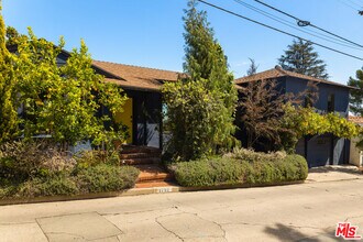 1710 N Dillon St in Los Angeles, CA - Building Photo - Building Photo