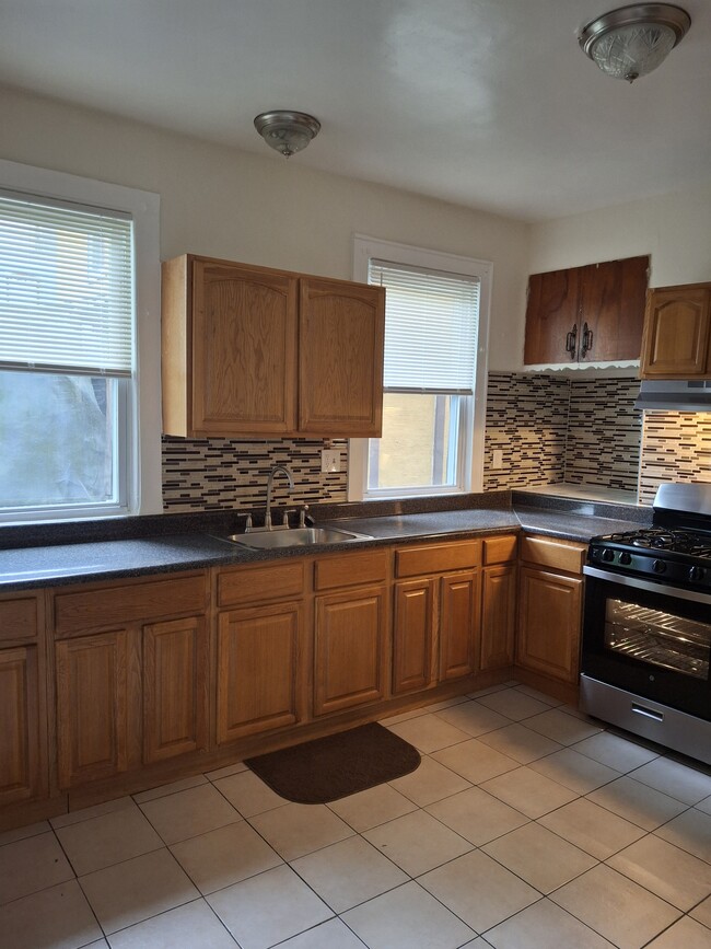 104 N Munn Ave, Unit 1 in Newark, NJ - Foto de edificio - Building Photo