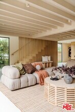 744 Amoroso Pl in Los Angeles, CA - Building Photo - Building Photo