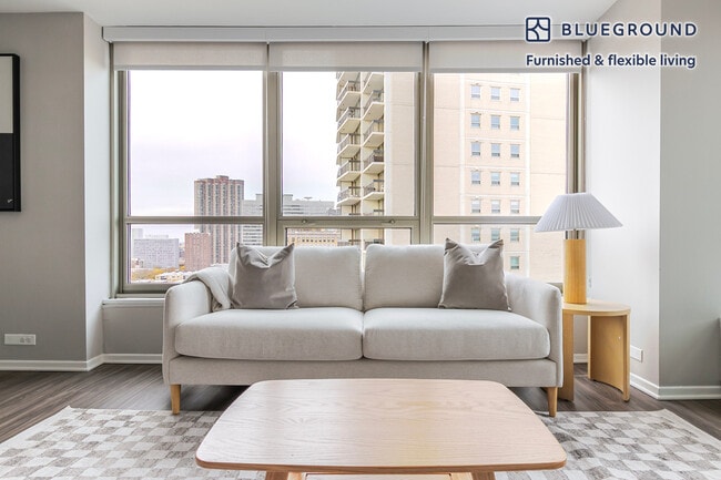 3450 N Lake Shore Dr in Chicago, IL - Building Photo - Building Photo