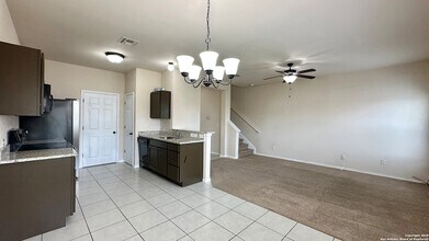 8713 Pensive Dr in Converse, TX - Foto de edificio - Building Photo