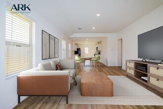 11052 N Lake Mist Ln in Willis, TX - Building Photo - Building Photo