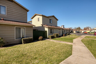 Parkwood Village in Oakdale, CA - Building Photo - Building Photo