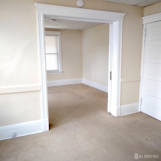 63 E Somerset St in Raritan, NJ - Building Photo - Building Photo