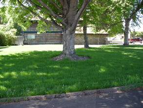 302 W Hahn Ave, Unit 302 in North Platte, NE - Foto de edificio - Building Photo
