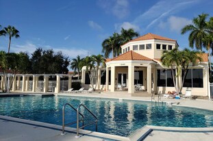 7818 Emerald Cir in Naples, FL - Building Photo