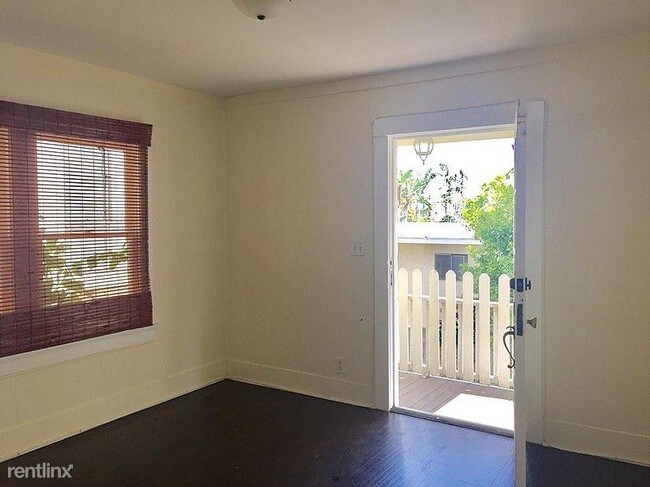 918 Palm Ave in West Hollywood, CA - Building Photo - Building Photo
