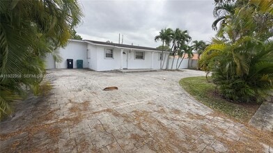 5125 SW 102nd Ave in Miami, FL - Building Photo - Building Photo
