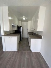 10856 Rose Avenue, in Los Angeles, CA - Foto de edificio - Interior Photo
