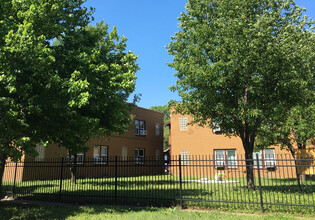 Wellington Place Apartments in Wichita, KS - Building Photo - Building Photo