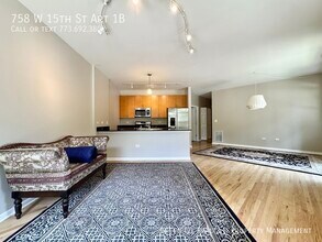 758 W 15th St in Chicago, IL - Foto de edificio - Building Photo