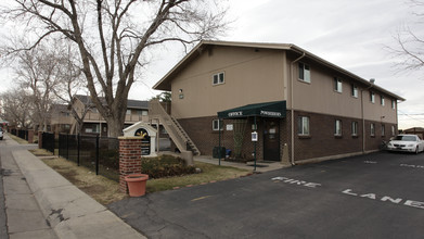 Powderhorn Apartments in Denver, CO - Building Photo - Building Photo