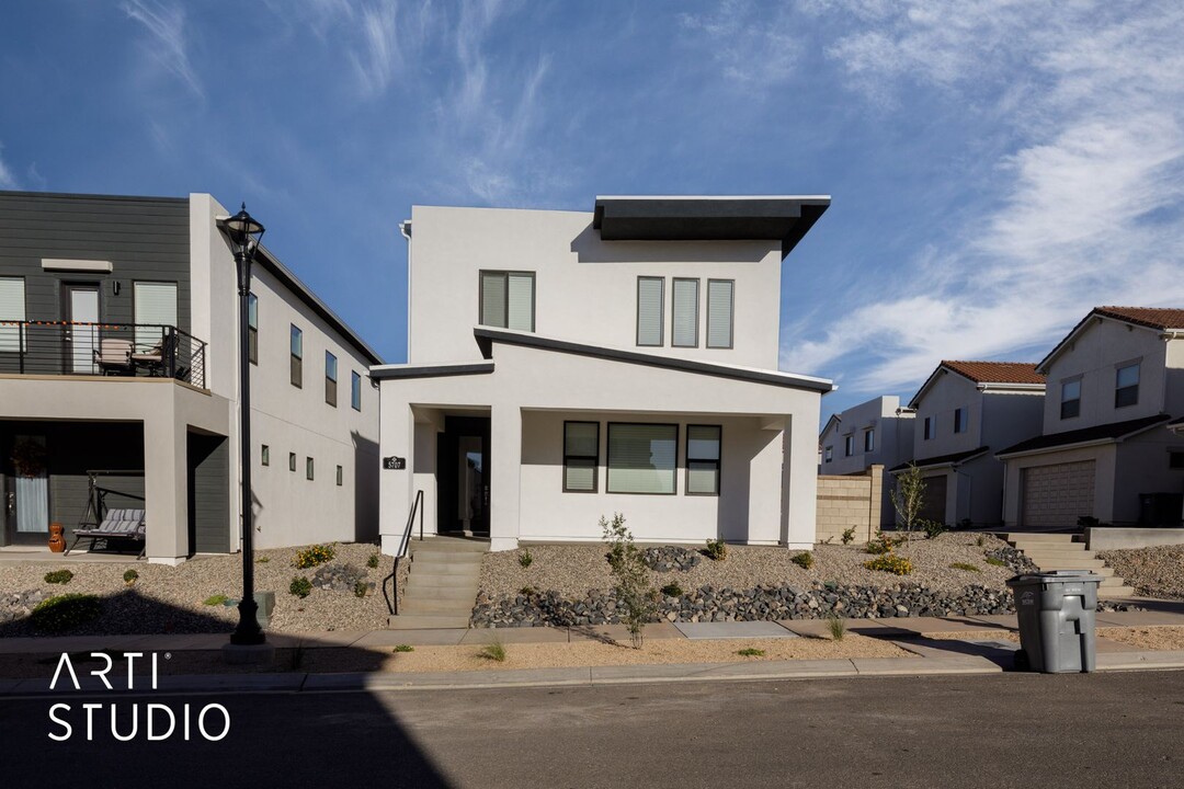 5707 S Adobe Sun Dr in Saint George, UT - Building Photo