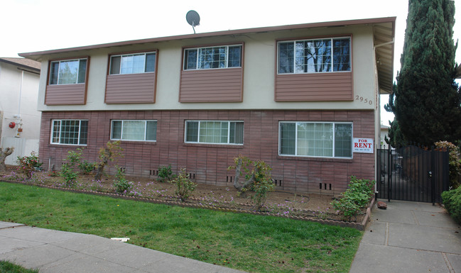 Santana Courtyard Apartments in San Jose, CA - Building Photo - Building Photo