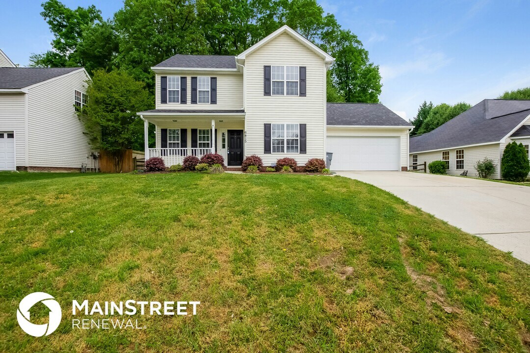 6415 Goldenblush Cir in Charlotte, NC - Building Photo