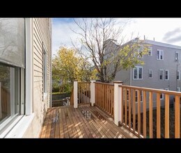 18 Rush St, Unit 2A in Somerville, MA - Foto de edificio - Building Photo