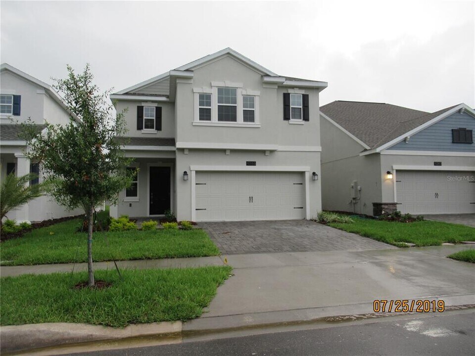 4565 Storytelling Way in Kissimmee, FL - Building Photo