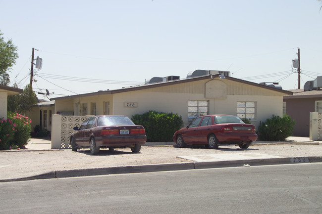 736 N 10th St in Las Vegas, NV - Foto de edificio - Building Photo