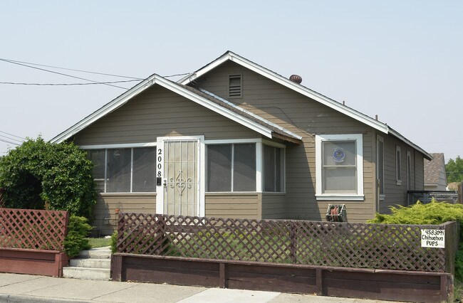 2008 Cavallo Rd in Antioch, CA - Foto de edificio - Building Photo