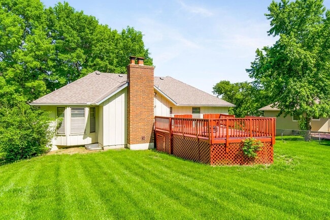 Spacious Shawnee Home Near Mill Creek Stre in Shawnee, KS - Building Photo - Building Photo