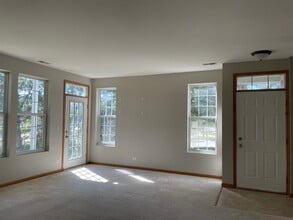 1531 Millbrook Dr in Algonquin, IL - Foto de edificio - Building Photo