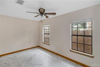 9 Santa Rosa in Edcouch, TX - Foto de edificio - Building Photo