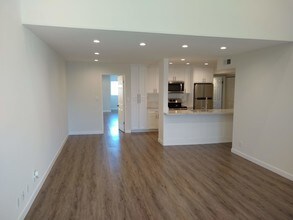 23401 Park Sorrento, Unit 36 in Calabasas, CA - Building Photo - Building Photo