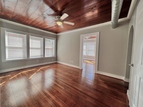 2021 Kane St in Houston, TX - Foto de edificio - Building Photo