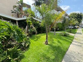 1138 S Corning St, Unit 23 in Los Angeles, CA - Building Photo