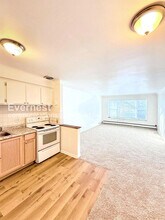 15601 Schoolcraft Rd in Detroit, MI - Foto de edificio - Building Photo