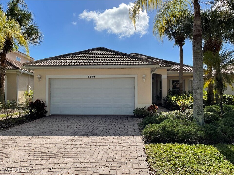 6474 Waverly Green Way in Naples, FL - Building Photo