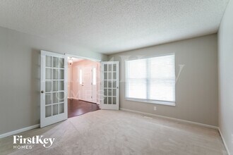 1813 Highcrest Dr in St. Charles, MO - Foto de edificio - Building Photo