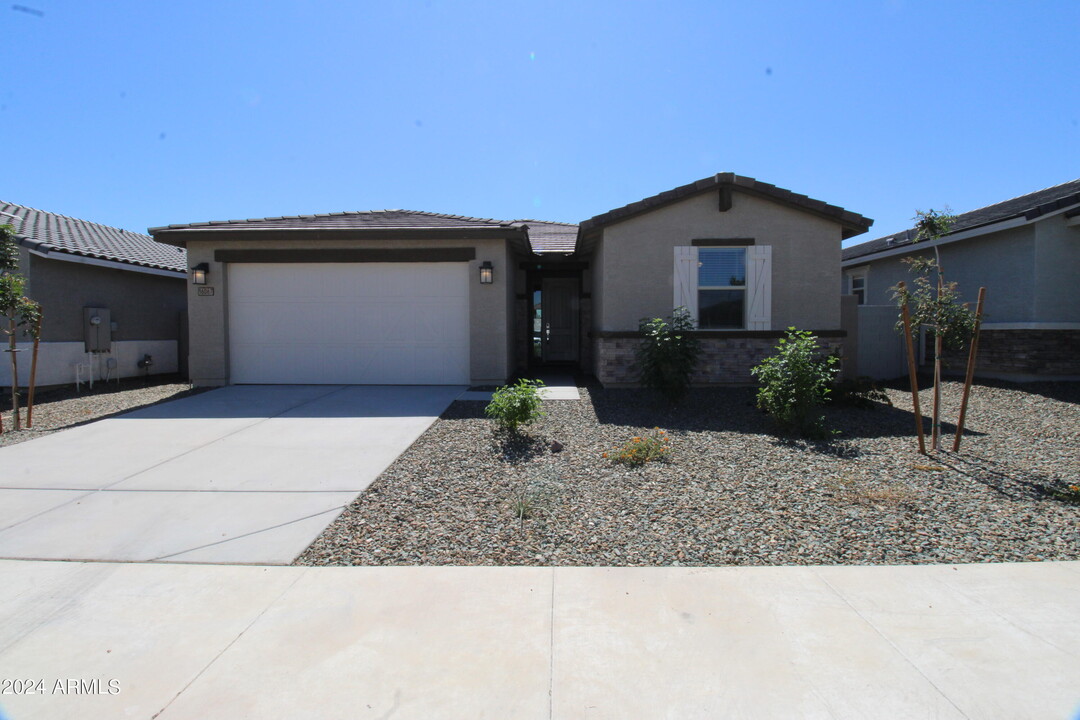 16067 W El Cortez Pl in Sun City West, AZ - Foto de edificio