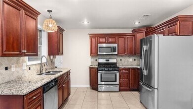9643 Val Verde St in Houston, TX - Foto de edificio - Building Photo