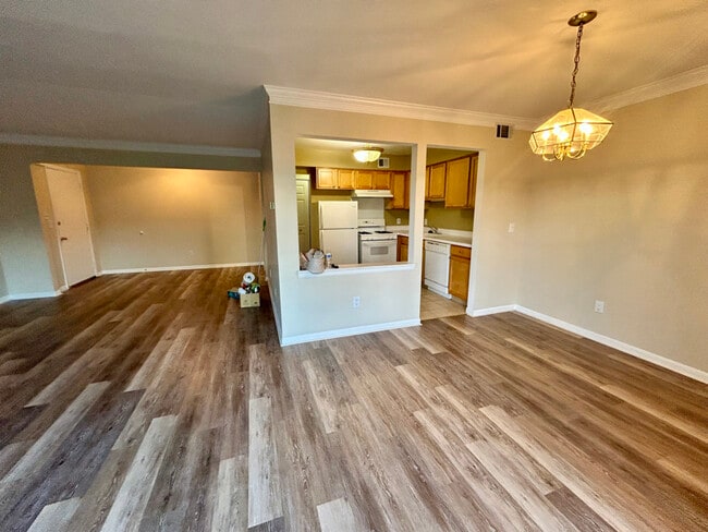 property at 474 Fox Hills Dr S