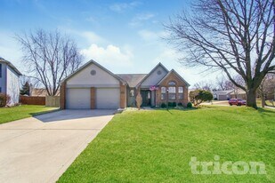 6621 Pamona Cir in Indianapolis, IN - Building Photo