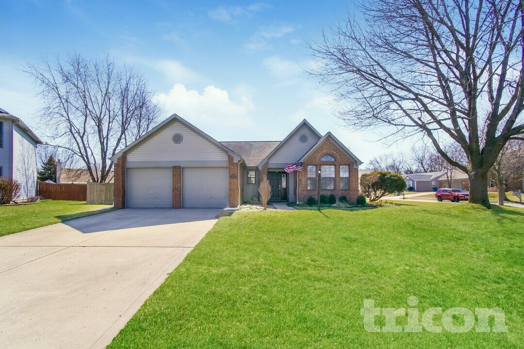 6621 Pamona Cir in Indianapolis, IN - Building Photo