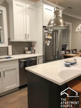 888 W Lill Ave, Unit 2 in Chicago, IL - Building Photo - Building Photo