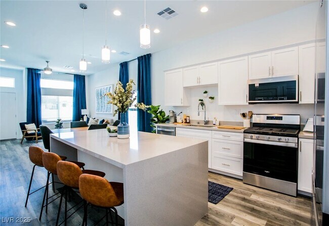 10148 Delighted Sky Wy in Las Vegas, NV - Building Photo - Building Photo